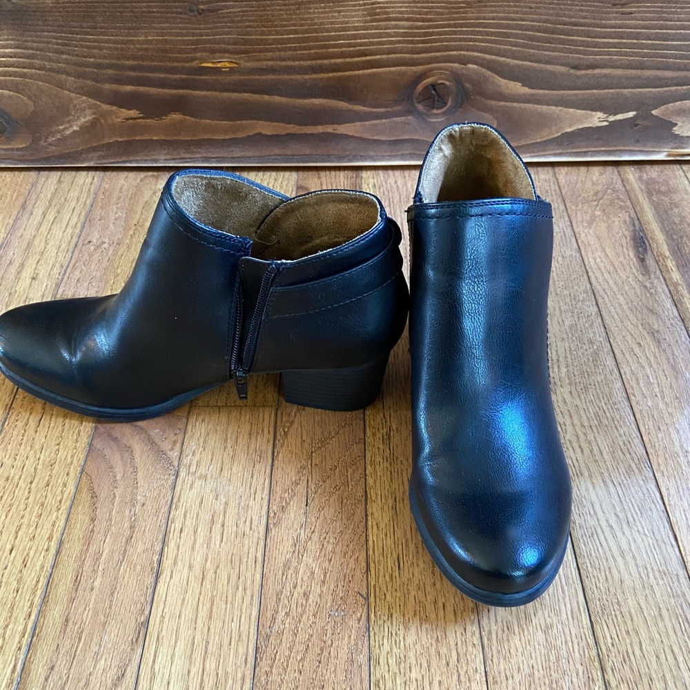 Naturalizer Natural Sole Candice booties, size 9